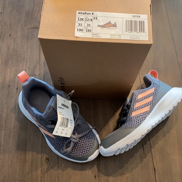 NWT adidas girls runners - Picture 2 of 3